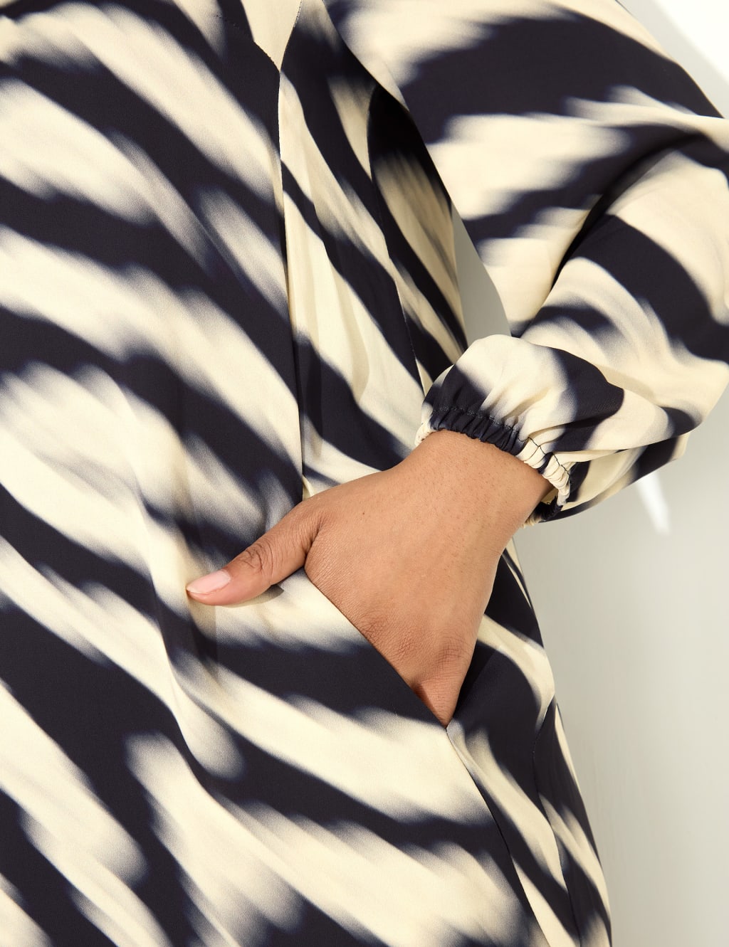 Animal Print V-Neck Knee Length Swing Dress 4 of 5