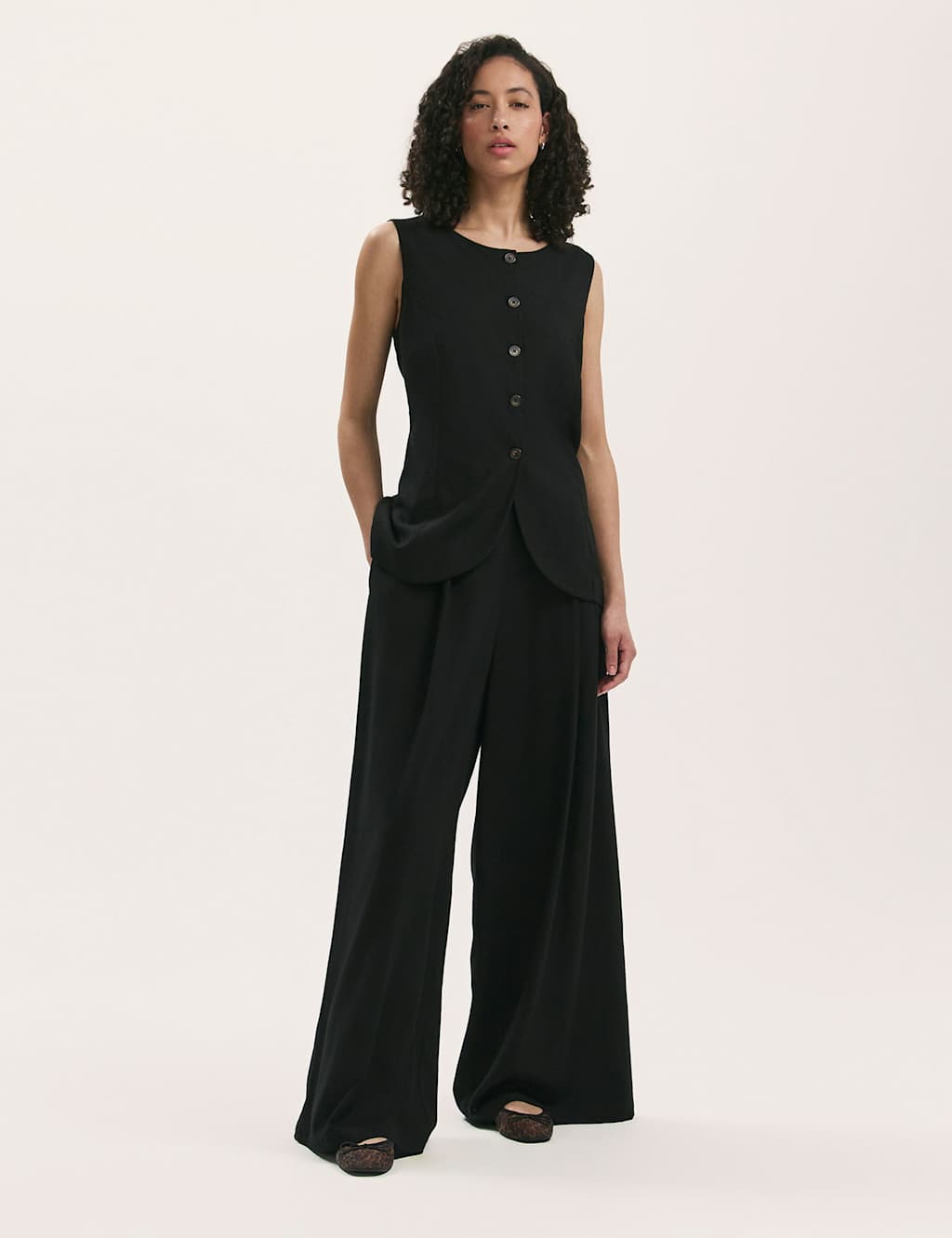Linen Blend Round Neck Waistcoat 2 of 5