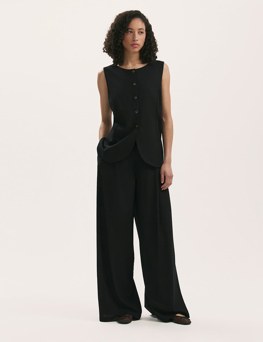 Linen Blend Round Neck Waistcoat 3 of 5