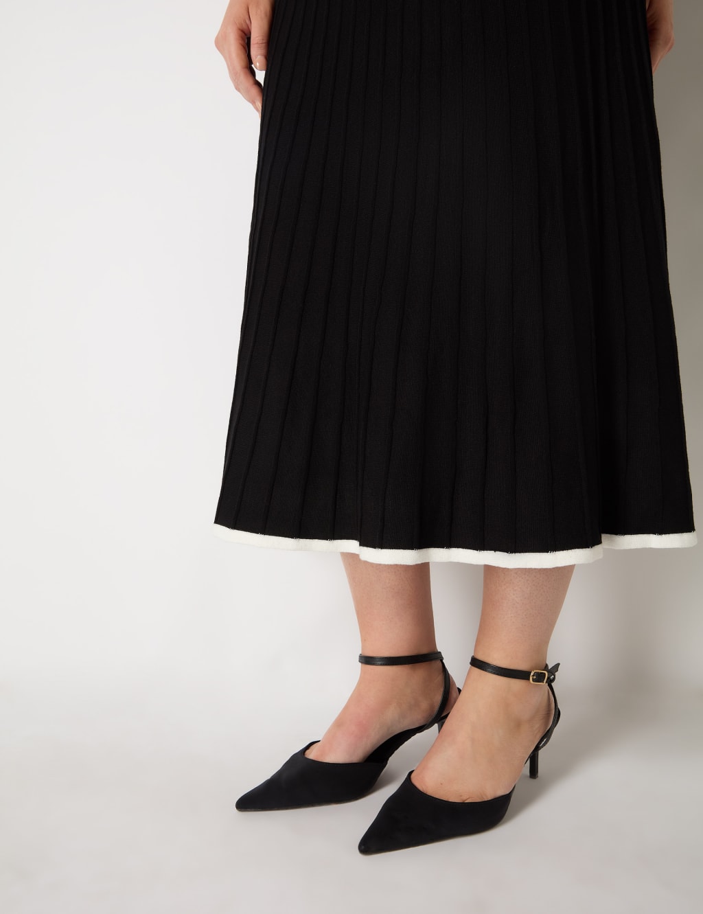 Knitted Contrast Tipping Pleated Skirt