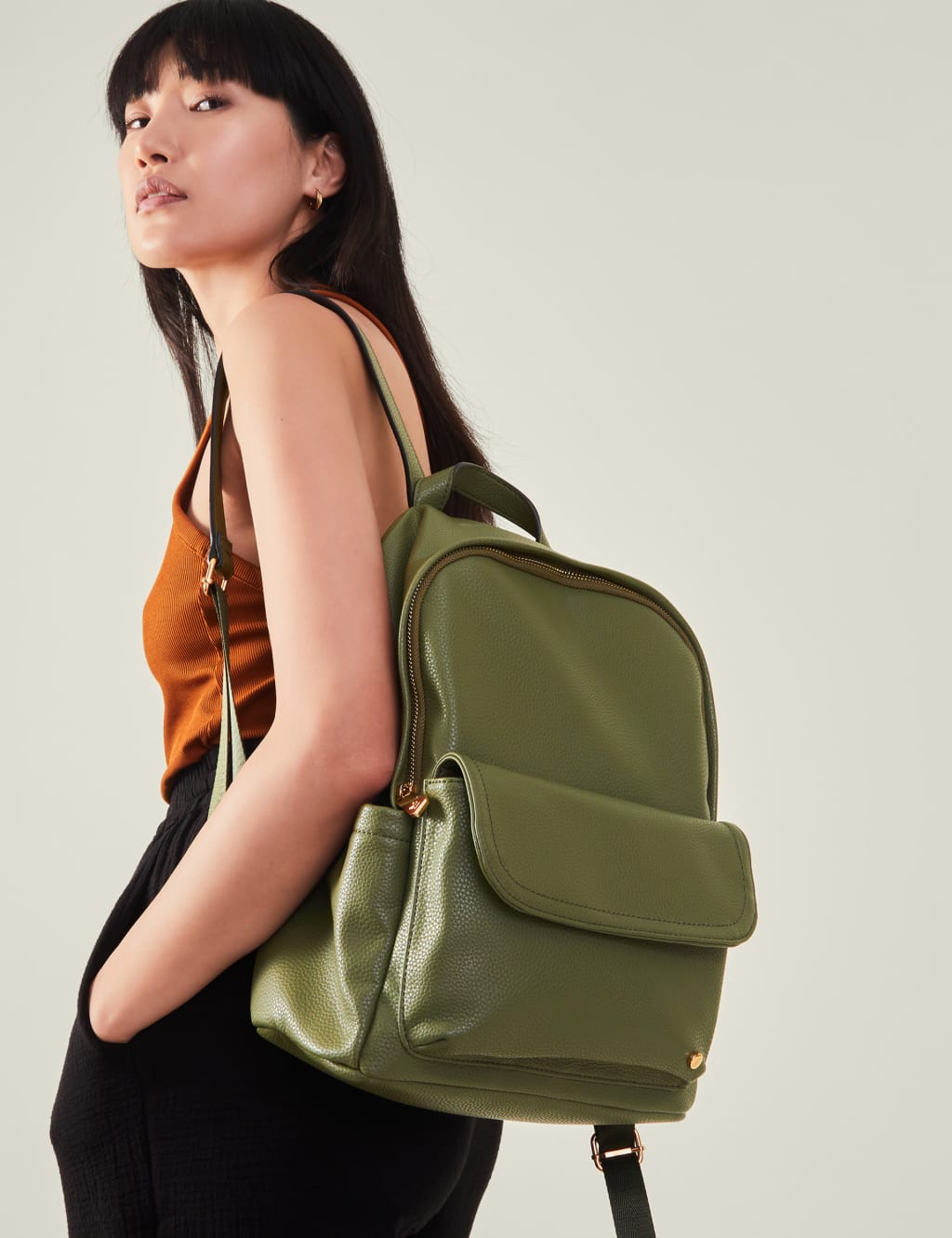 Faux Leather Textured Backpack ACCESSORIZE M S