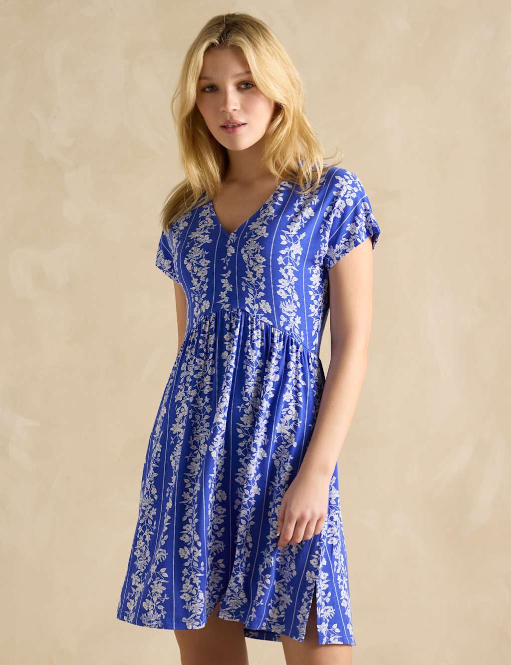 Floral V-Neck Knee Length Dress 3 of 6