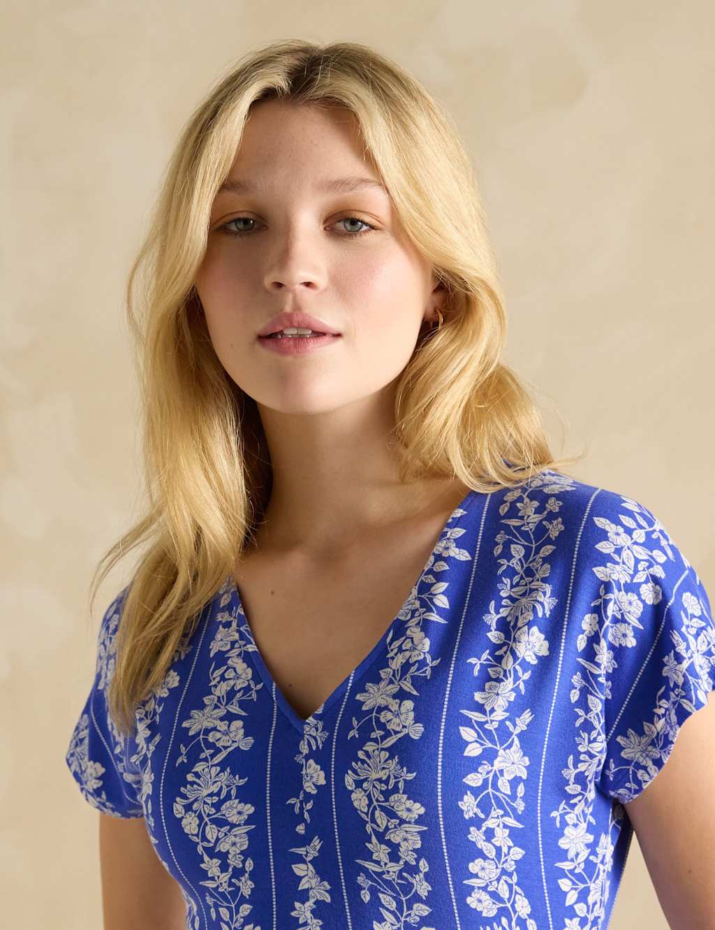 Floral V-Neck Knee Length Dress 6 of 6