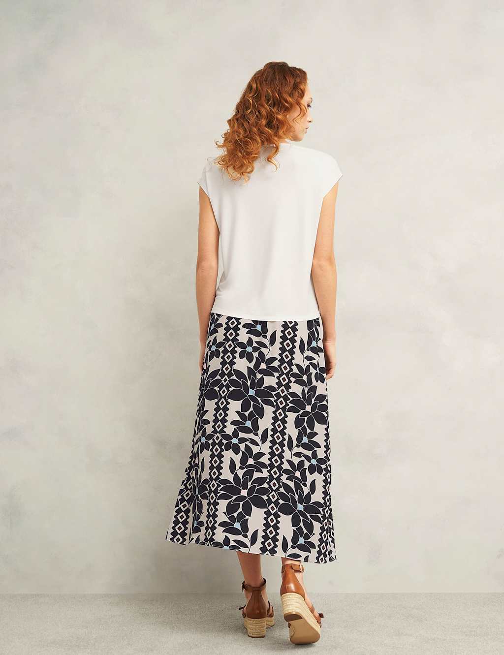 Pleat Detail Top 5 of 6
