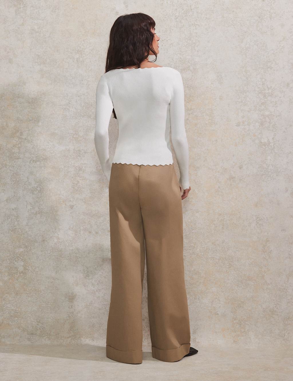 Ribbed V-Neck Scallop Edge Knitted Top 3 of 4