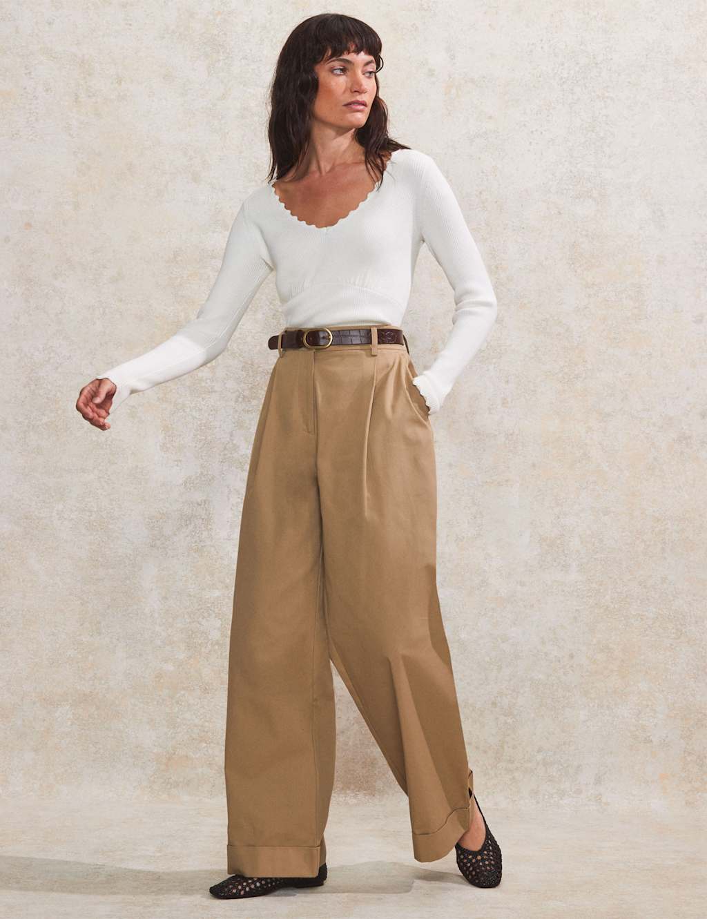 Ribbed V-Neck Scallop Edge Knitted Top 4 of 4