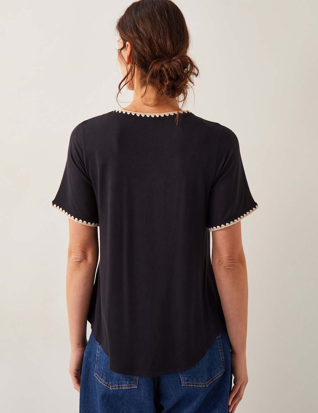 Modal Rich Embrroidered V-Neck T-Shirt 3 of 4