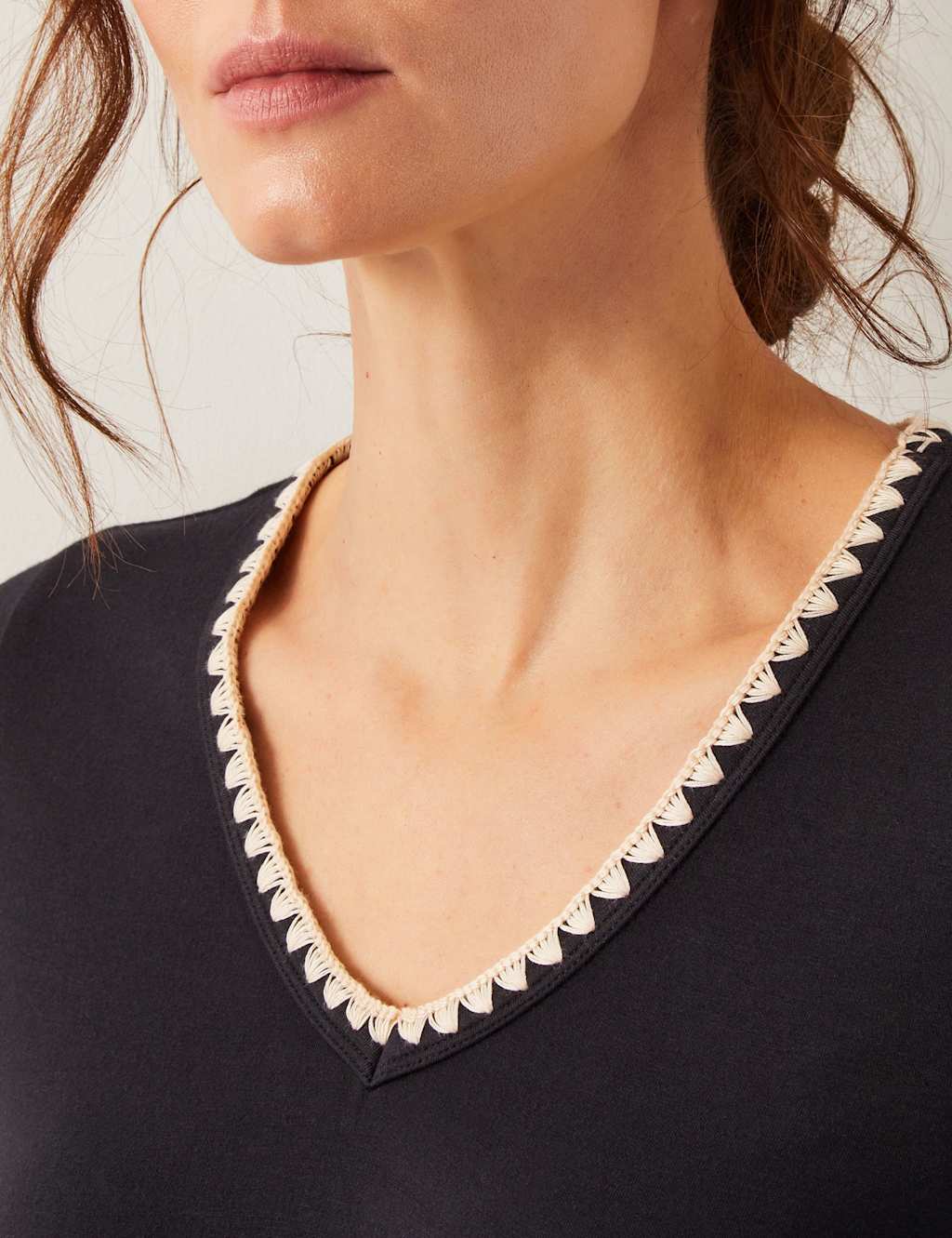 Modal Rich Embrroidered V-Neck T-Shirt 4 of 4