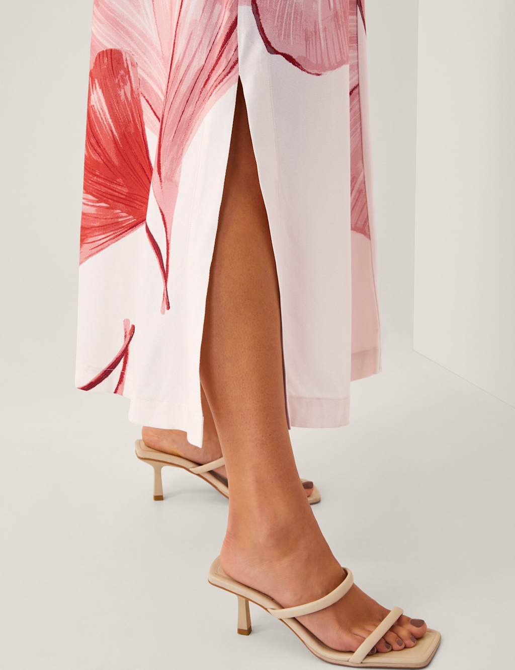Printed V-Neck Midaxi Waisted Kimono Dress 4 of 4
