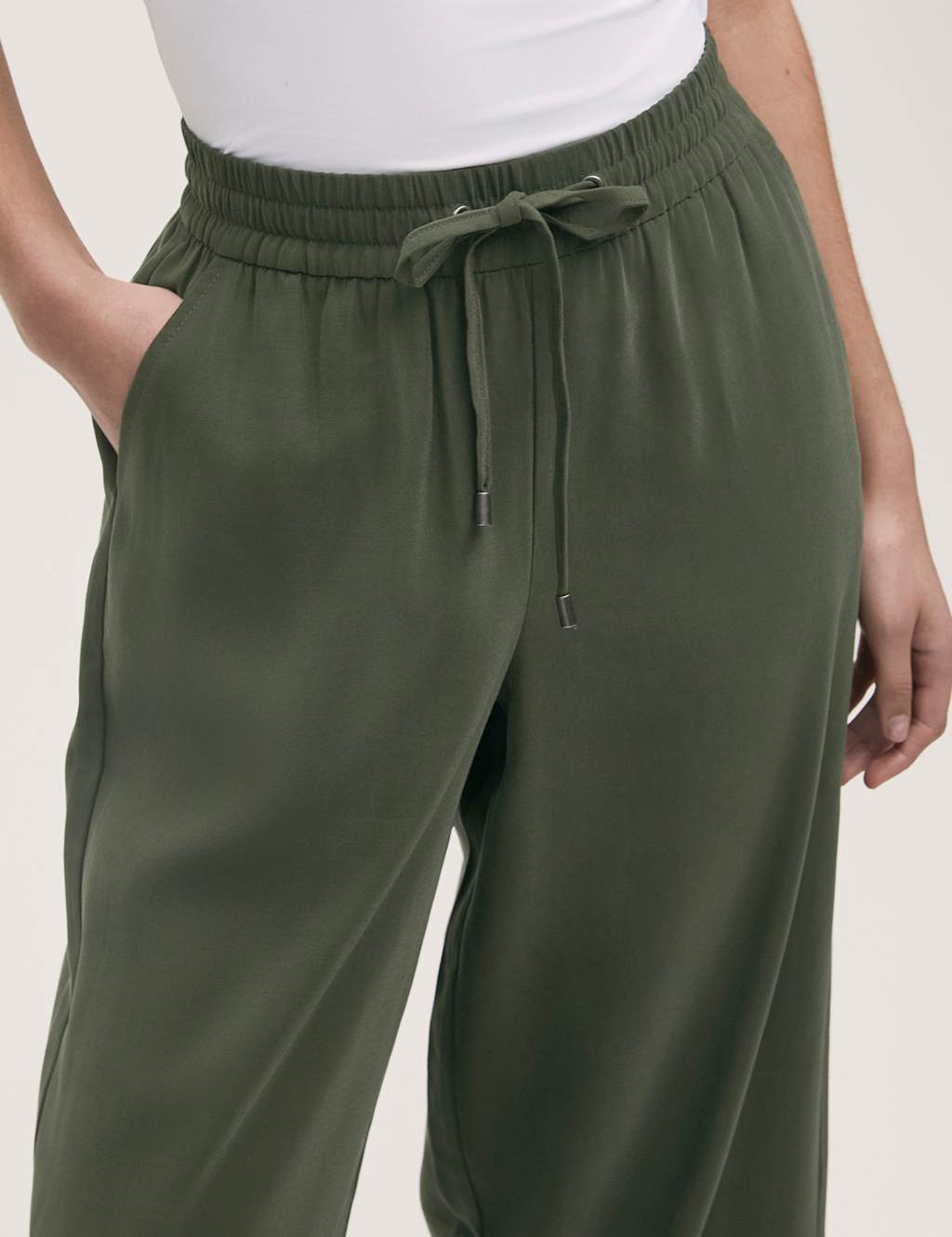 Drawstring Relaxed Wide Leg Trousers 2 of 4