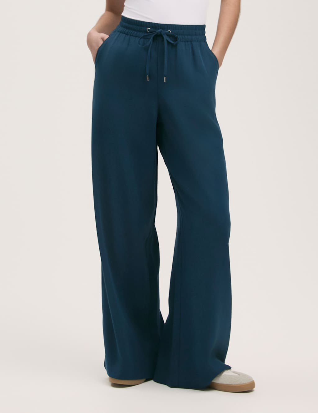 Drawstring Relaxed Wide Leg Trousers 2 of 4