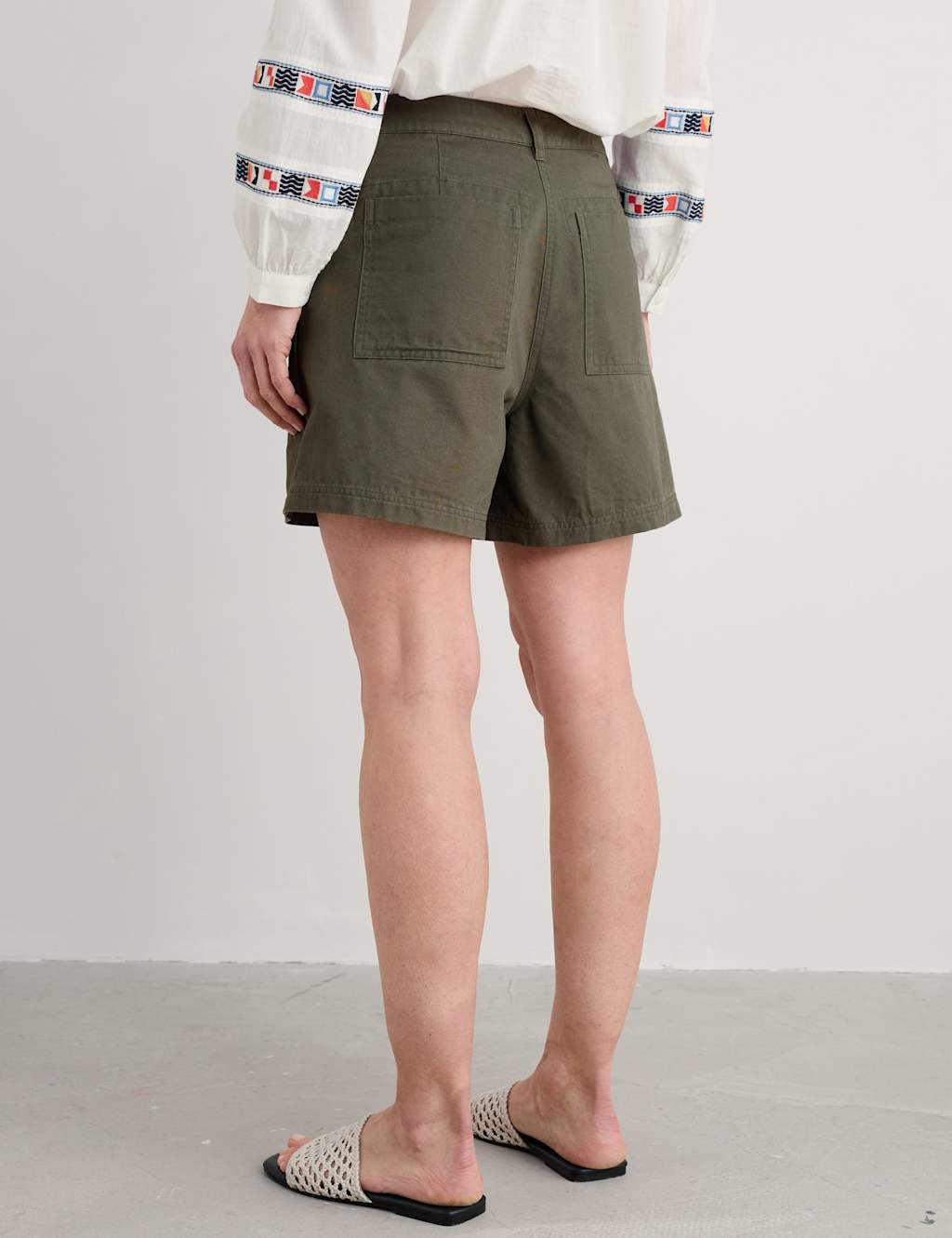 Pure Cotton Pocket Detail Mid Rise Shorts 4 of 4
