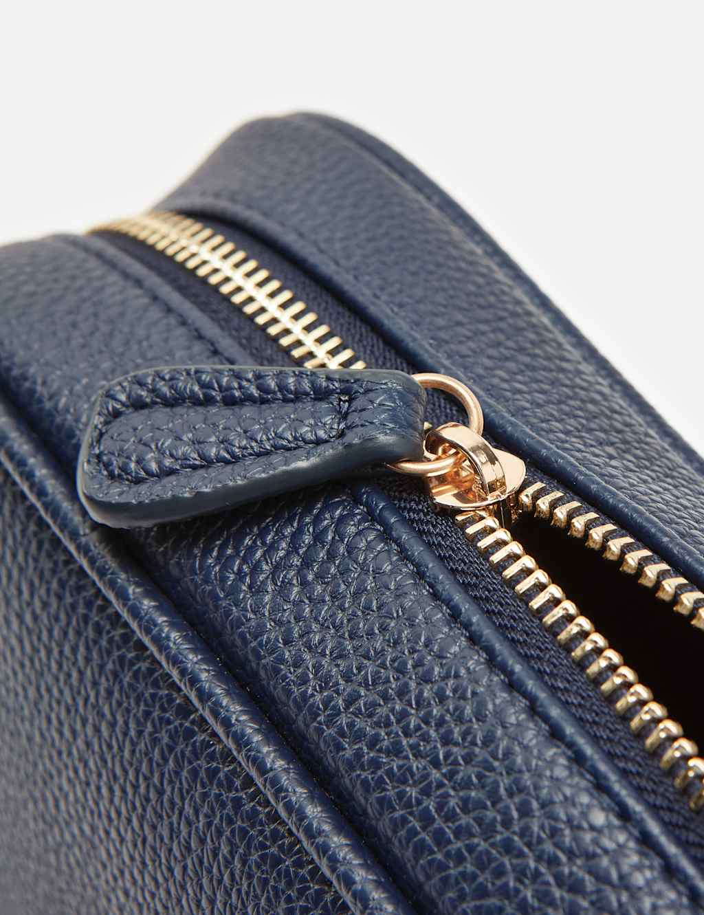 Webbing Strap Textured Cross Body Bag 6 of 8
