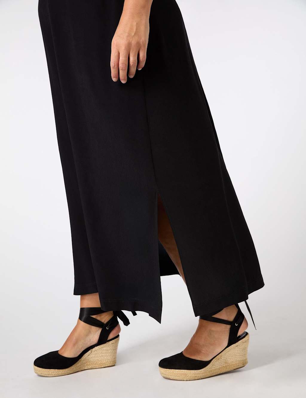 V-Neck Maxi T-Shirt Dress 5 of 5