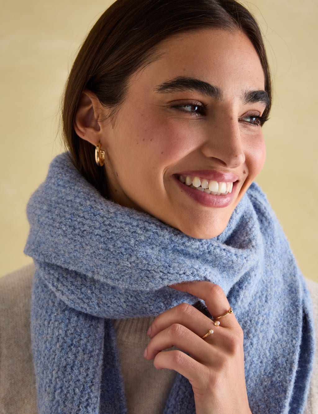 Knitted Scarf 3 of 5