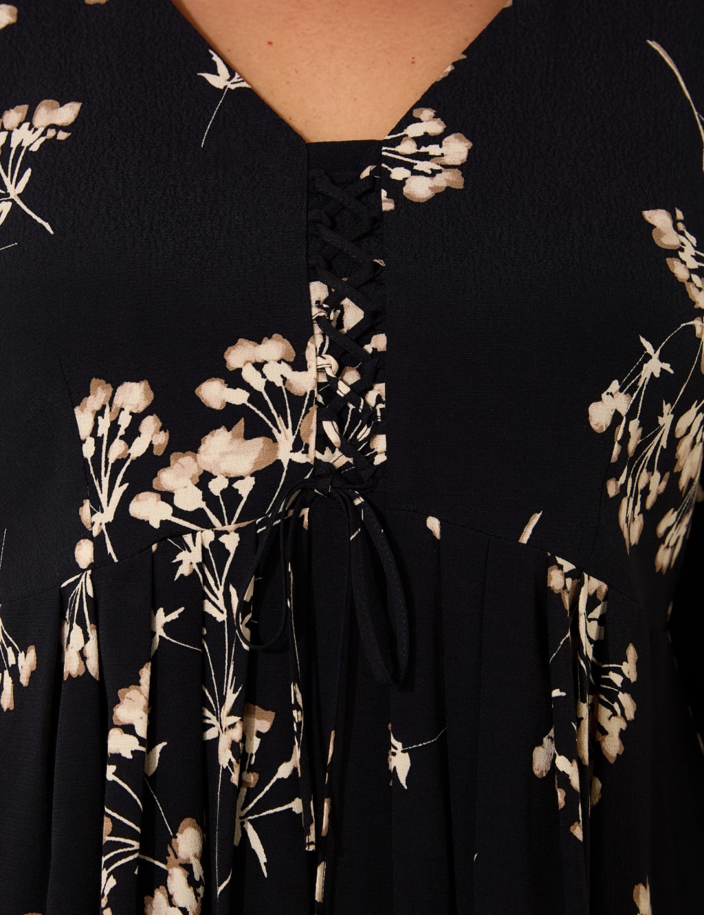 Floral Pleat Detail Tie Front Blouse 3 of 3