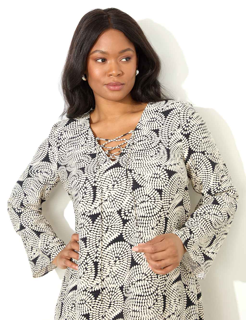 Paisley Print V-Neck Midi Swing Dress 3 of 4