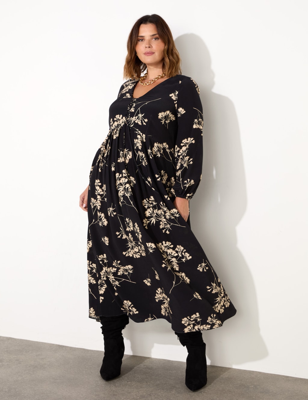 Floral V-Neck Midaxi Swing Dress 2 of 6