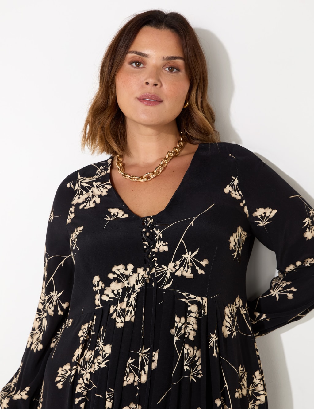 Floral V-Neck Midaxi Swing Dress 4 of 6