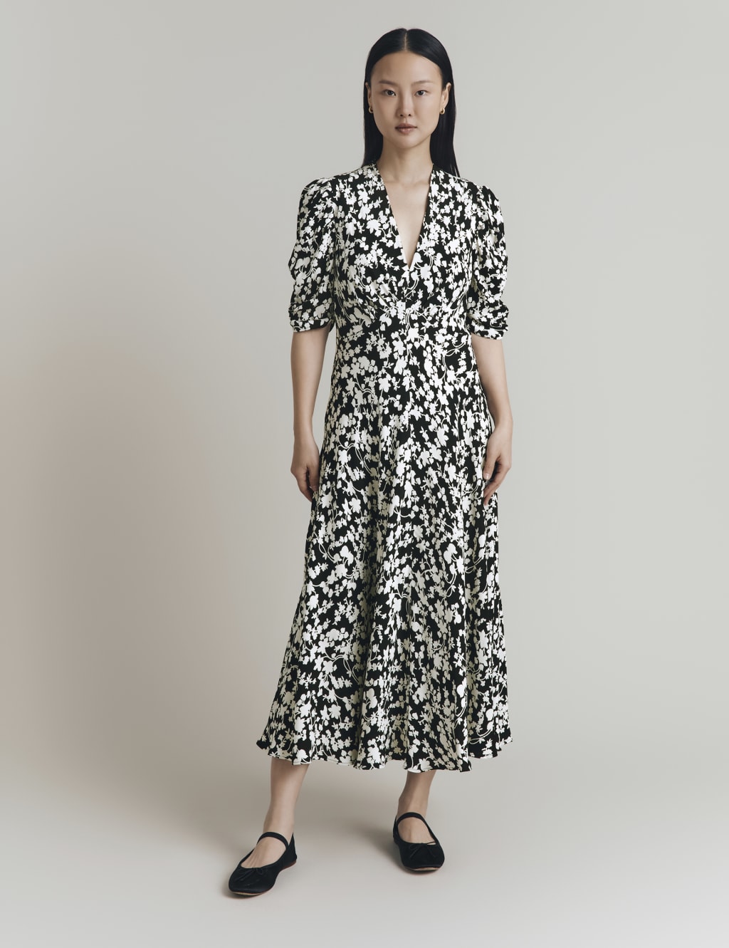 Crepe Floral V-Neck Midi Tea Dress 3 of 4