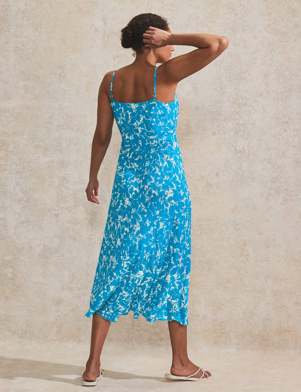 Printed Round Neck Midi Tea Dress 2 of 3