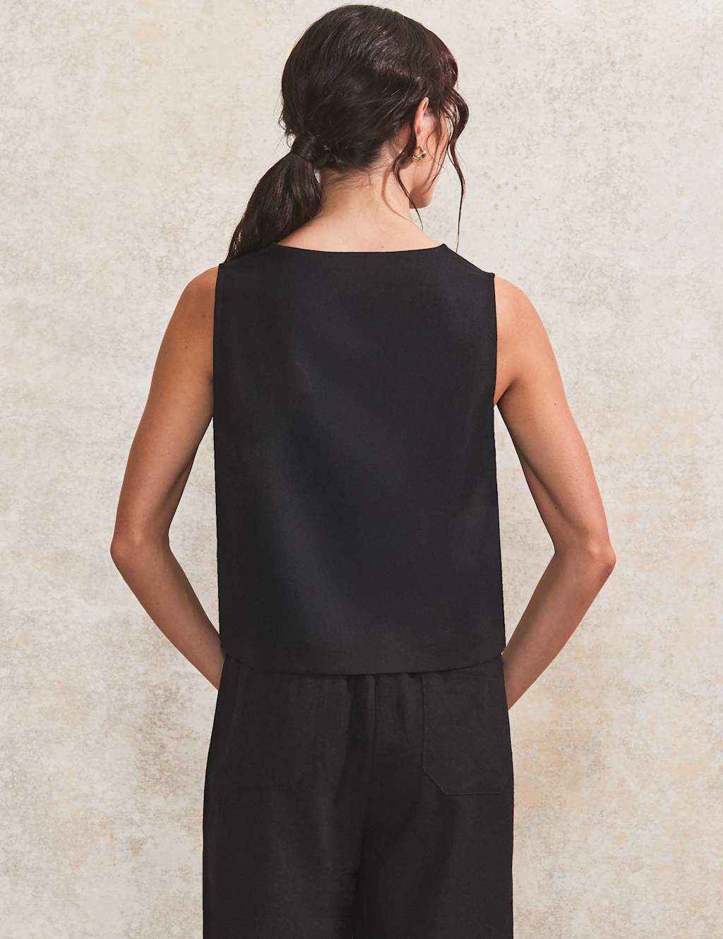 Linen Rich V-Neck Relaxed Vest Top 4 of 4
