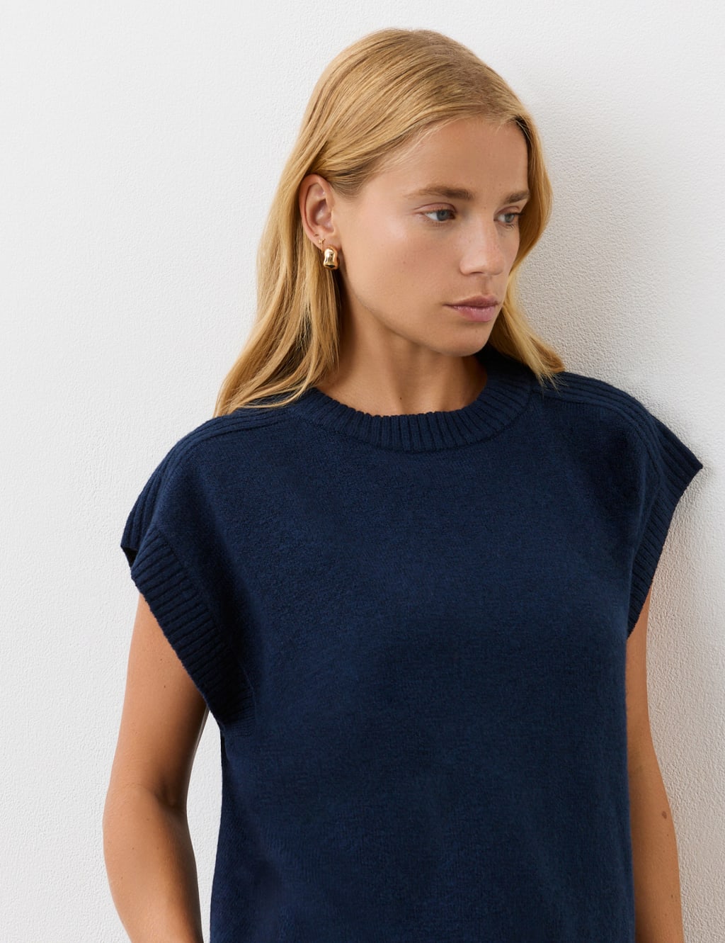 Crew Neck Split Hem Knitted Vest with Wool 3 of 4