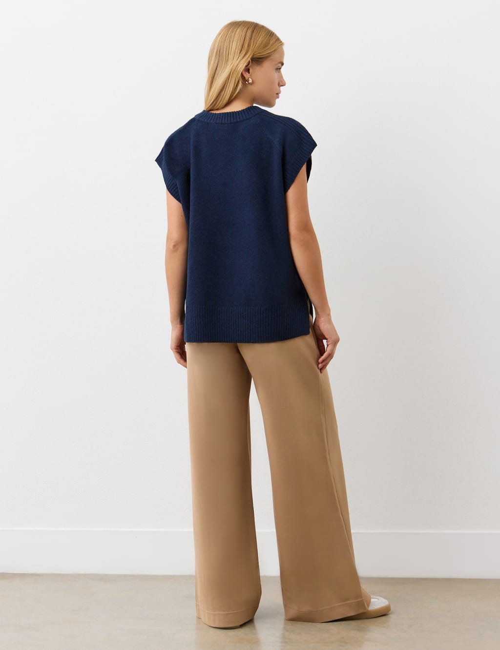 Crew Neck Split Hem Knitted Vest with Wool 4 of 4