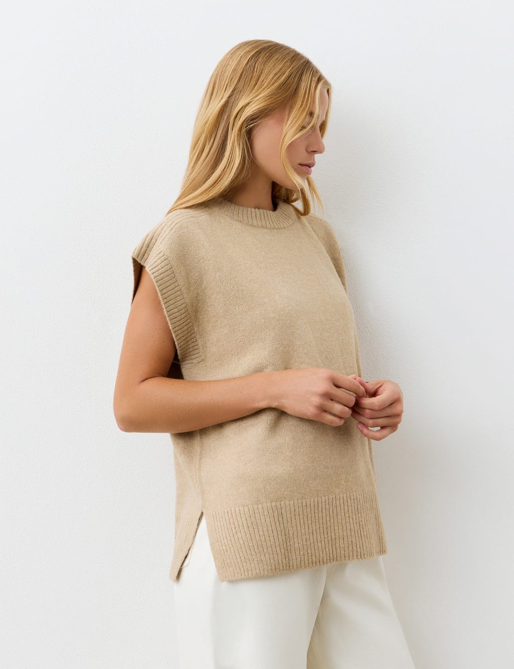 Crew Neck Split Hem Knitted Vest with Wool 3 of 4