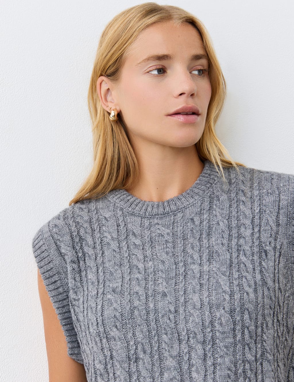 Cable Knit Crew Neck Split Hem Knitted Vest 4 of 4