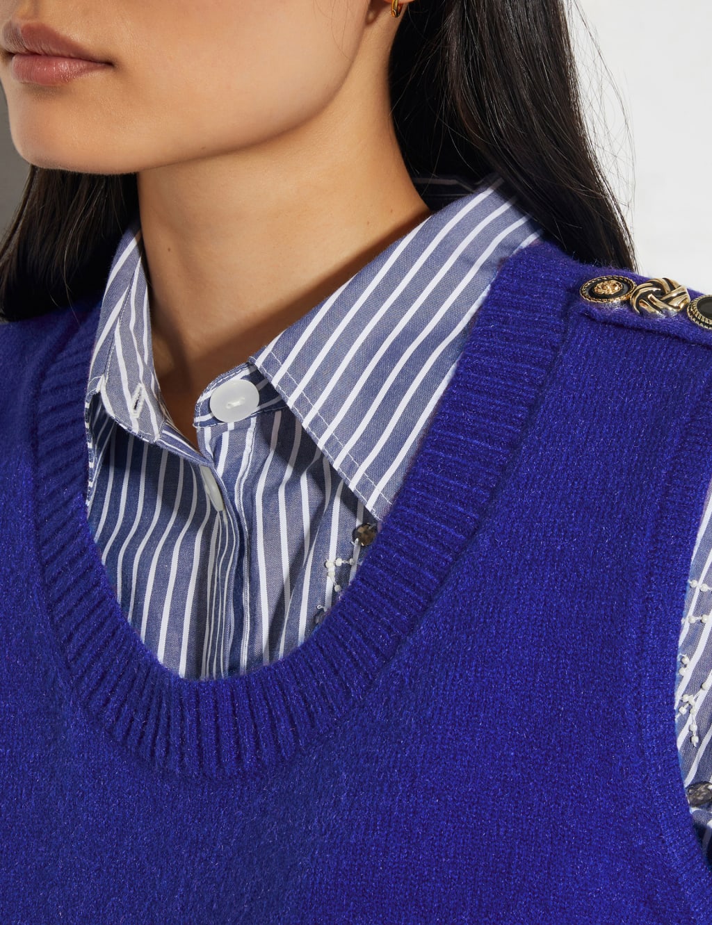 Scoop Neck Button Detail Knitted Vest 3 of 5