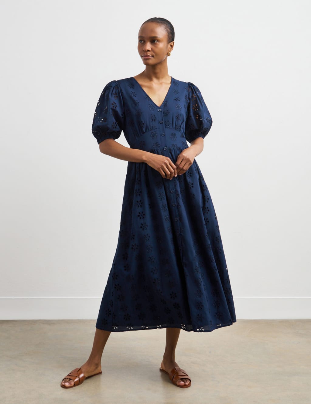 Midi dress embroidered outlet