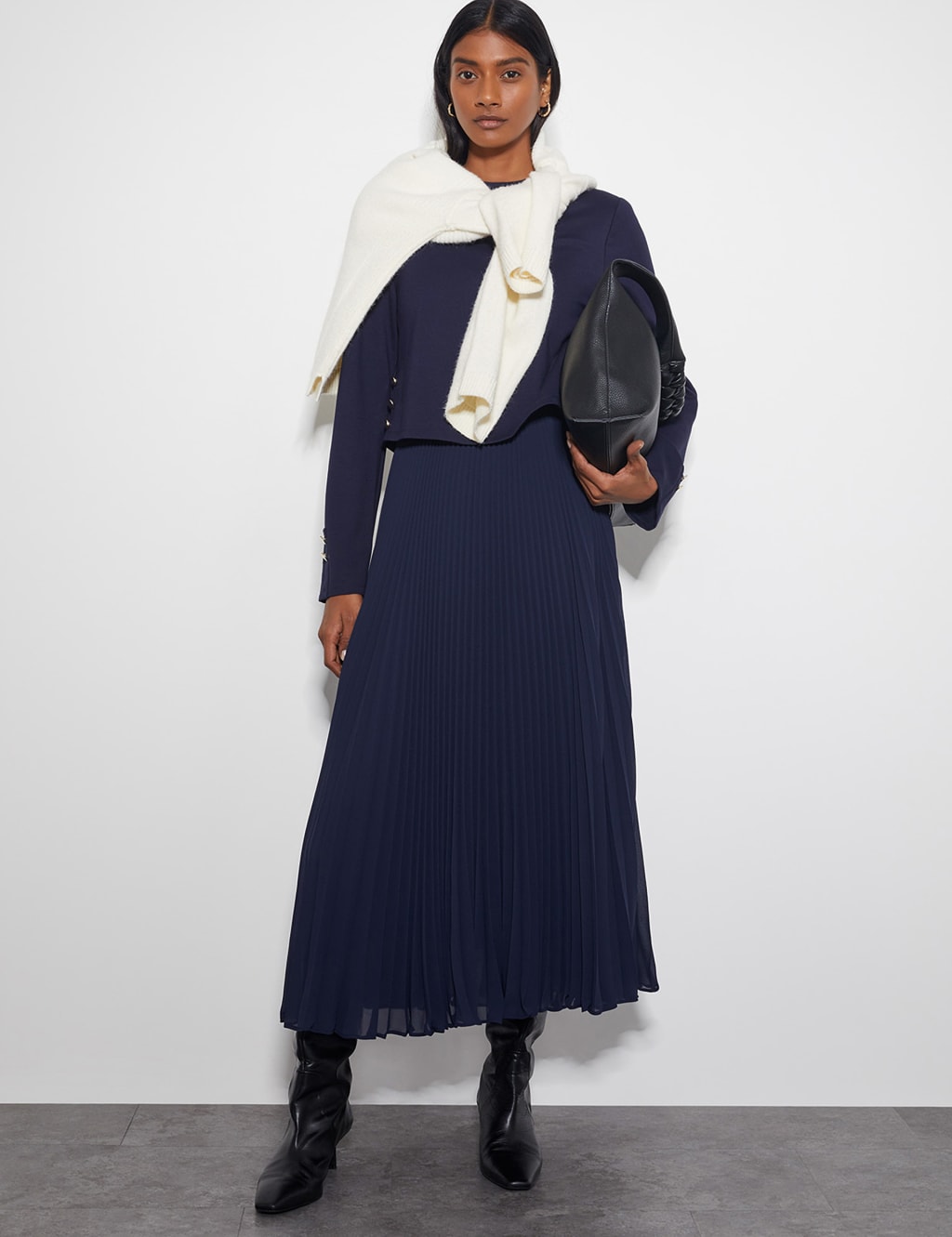 Round Neck Pleated Midi Dress 3 of 6