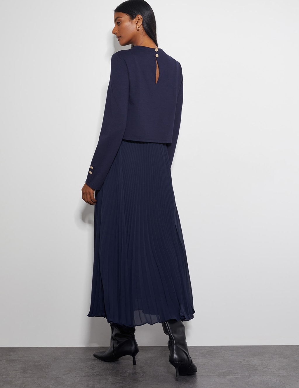 Round Neck Pleated Midi Dress 6 of 6