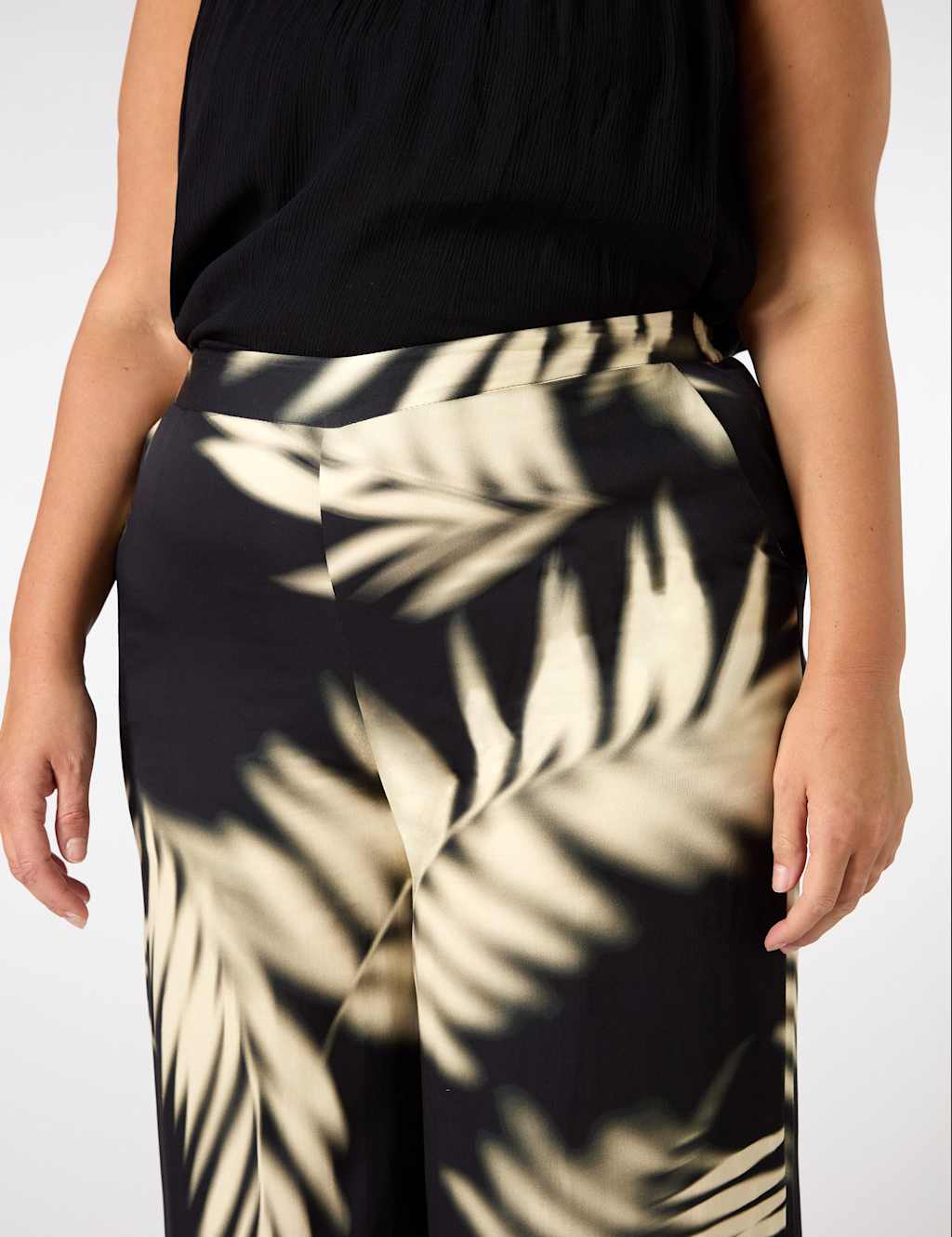 Leaf Print Pull On Wide Leg Trousers 4 of 5