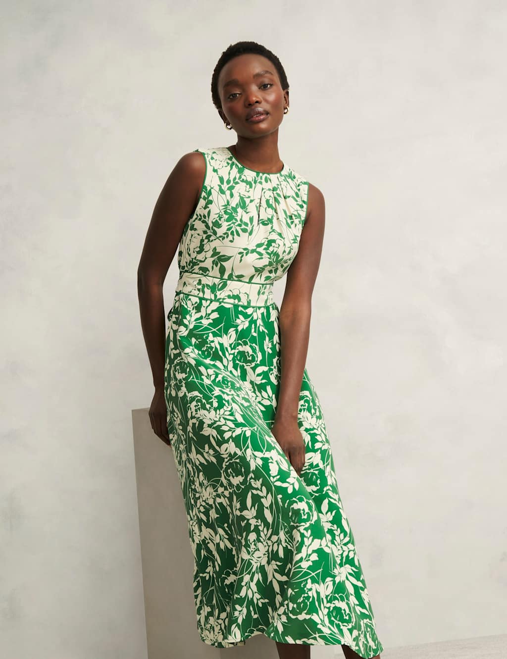 Floral Round Neck Midaxi Skater Dress 3 of 9