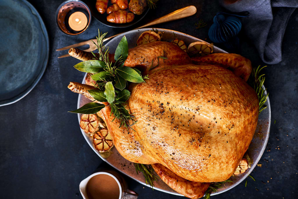 Collection Free-Range Pembrokeshire Heritage Blue Turkey with Giblets (Serves 6-10) 1 of 2