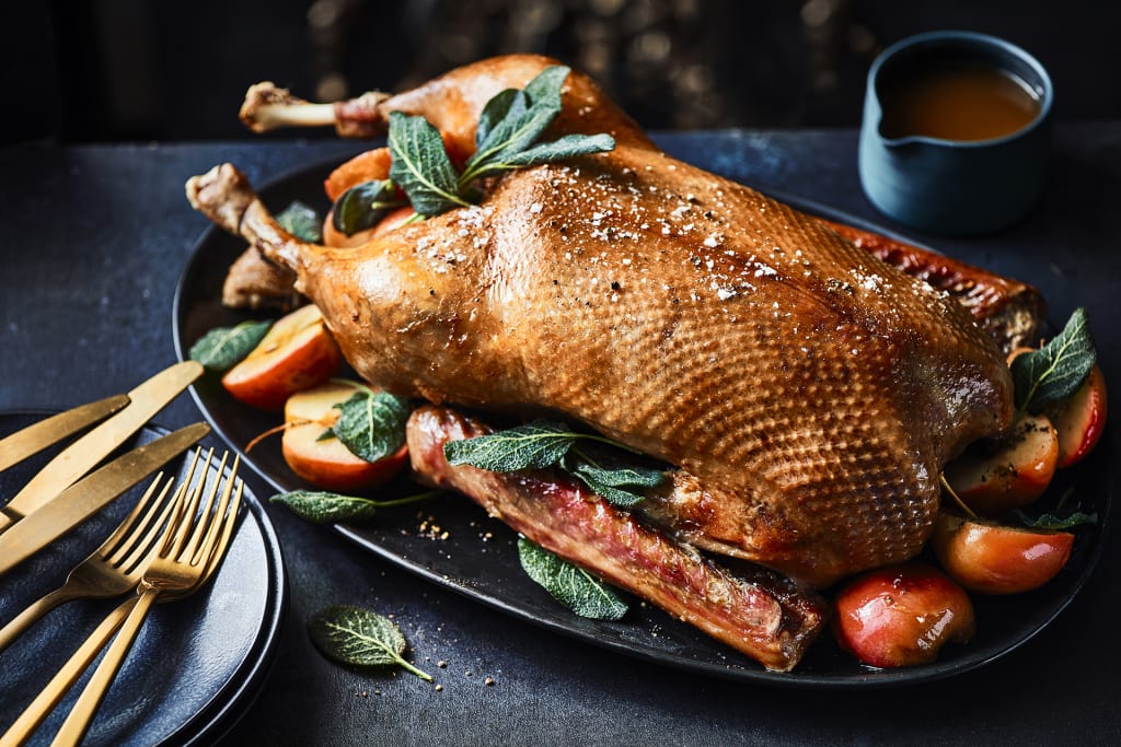 Collection Free-Range Whole Goose (Serves 4) 1 of 2