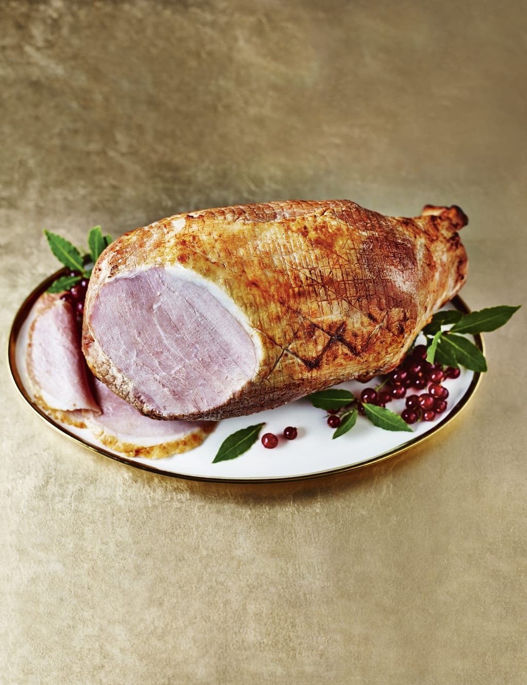 Easy-Carve Outdoor-Bred British Sweetcure Ham on the Bone 1 of 1