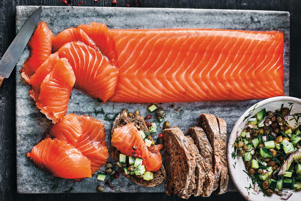 Collection Scottish Smoked Salmon Royal Fillet (Serves 8) 1 of 2