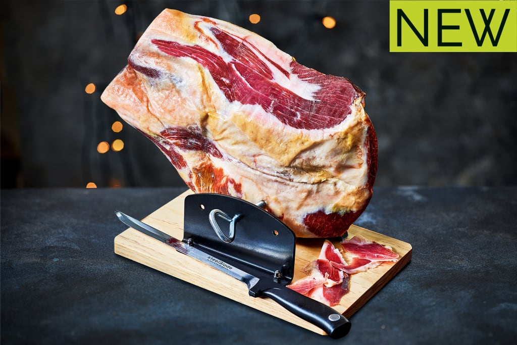 Collection Boneless Ibérico Cebo Paleta Joint With Knife & Stand 1 of 2