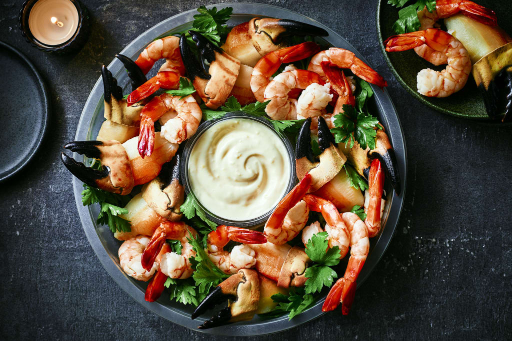 Collection British Crab Claws & Madagascan Black Tiger Prawns (Serves 4-6) 1 of 2