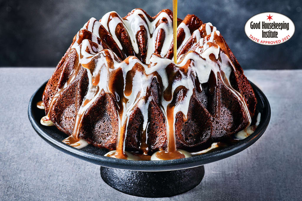 Collection Sticky Toffee Pudding Crown (Serves 12) 1 of 2