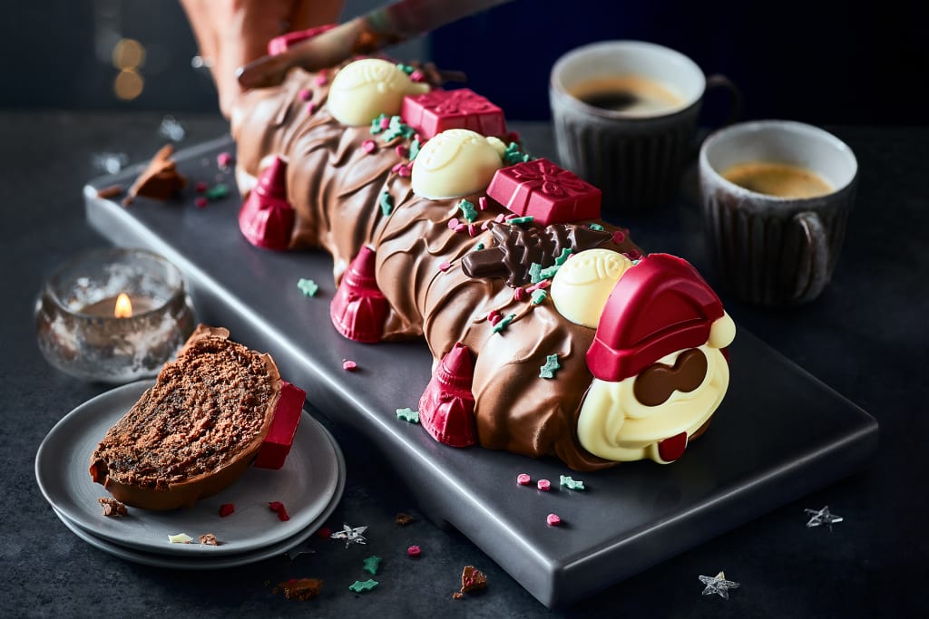 Christmas Tree Colin The Caterpillar (Serves 10) 1 of 2