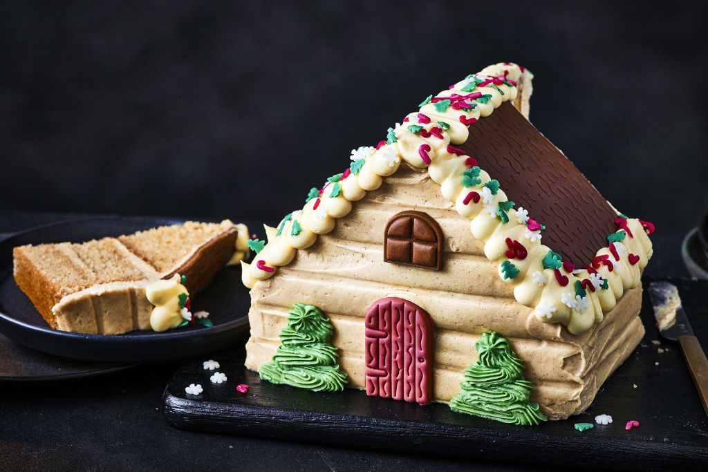 Christmas Cabin Cake (Serves 16) 1 of 2