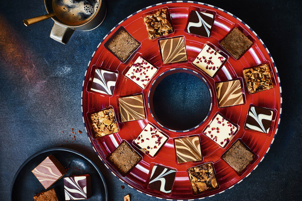 Collection Brownie Selection Wreath (Serves 20) 1 of 2