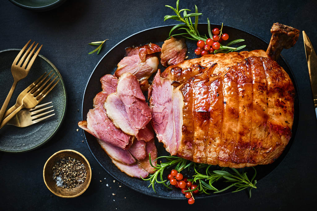 Collection Heritage Gold Free-Range Dry-Cured Bone-In Gammon Joint, with Wildflower Honey (Serves 10) 1 of 2