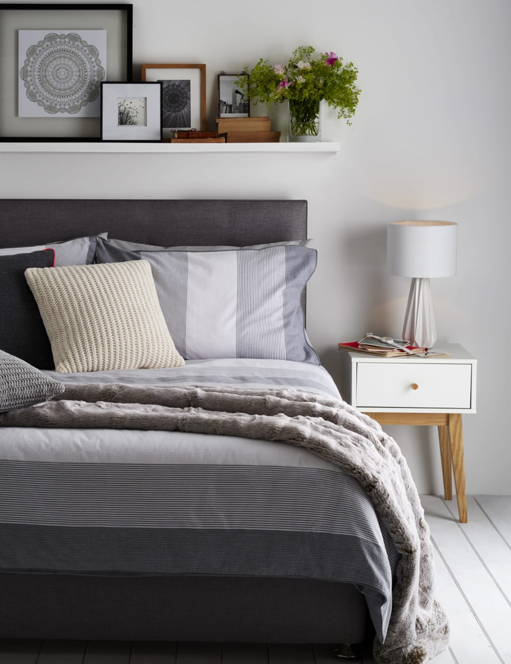 Essential Button Headboard 5 of 5