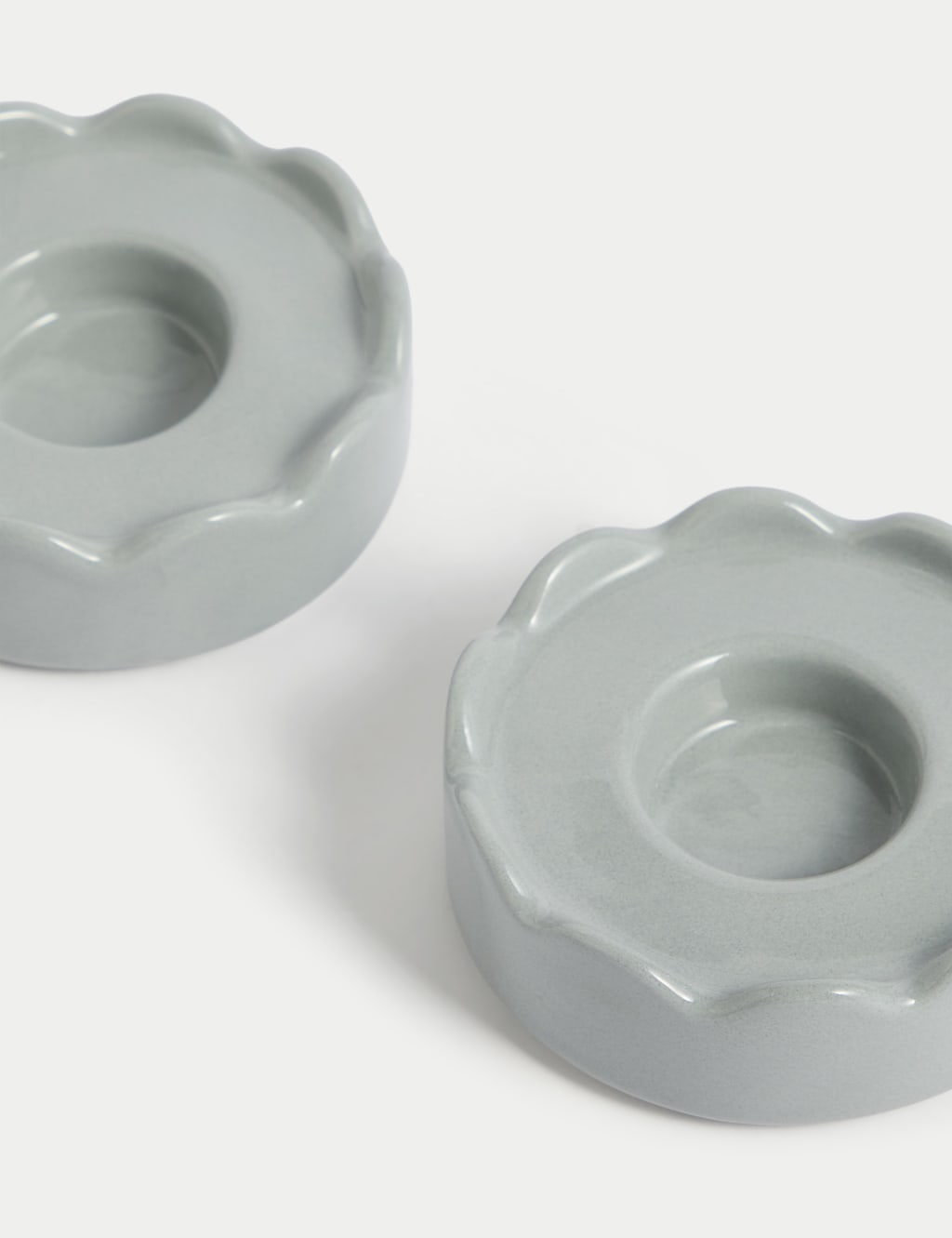 Set of 2 Scalloped Ceramic Tealight Holders 3 of 4