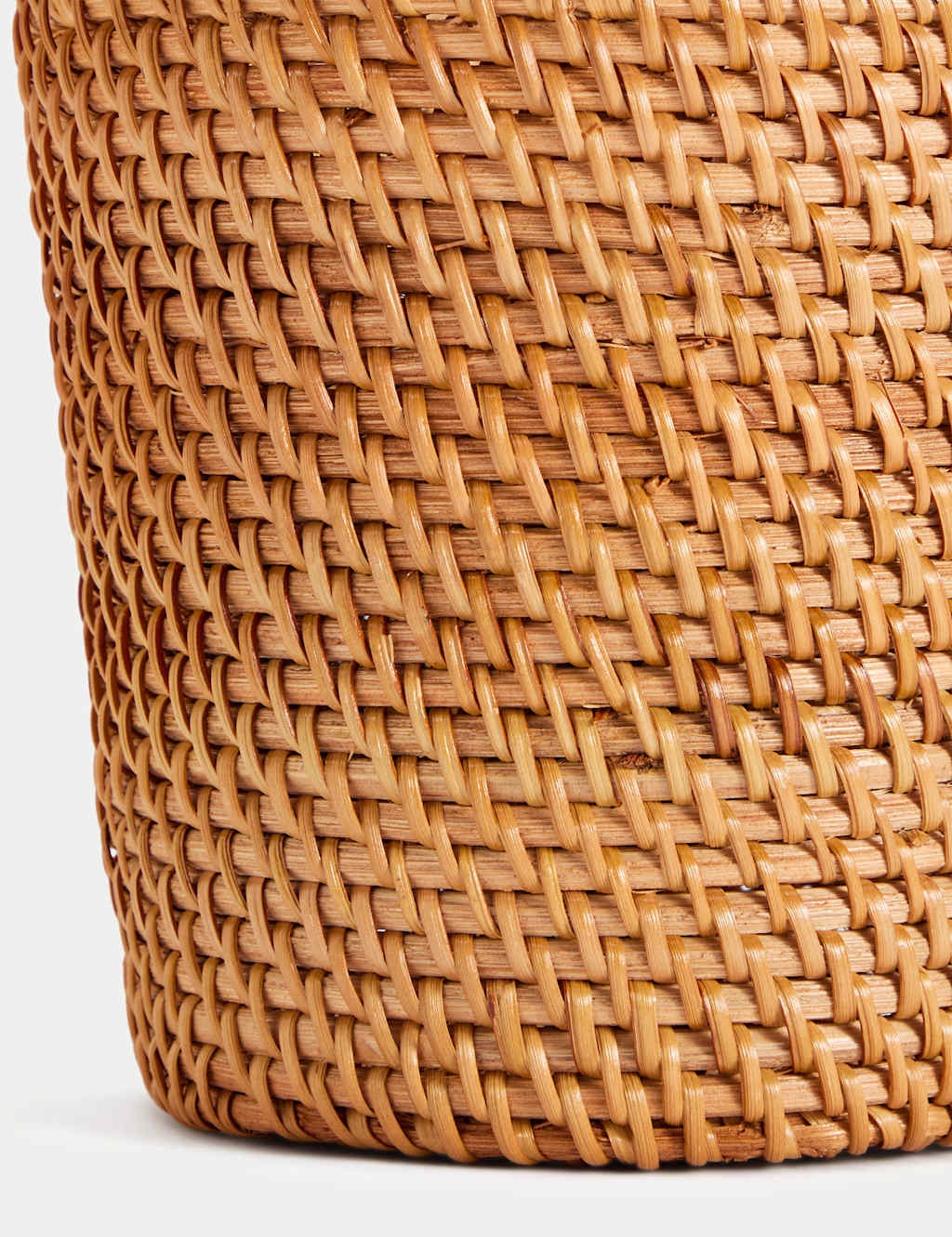 Scallop Edge Rattan Planter 2 of 3